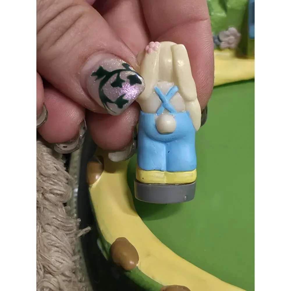 Adorable Vintage Easter Musical Skating Bunnies Plays Peter Cottontail w/ Box